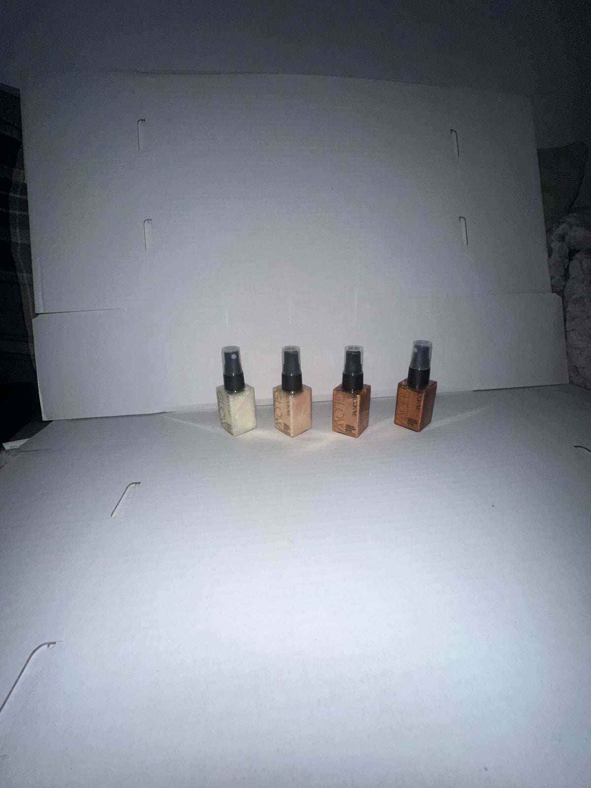Shimmering highlighter sprays