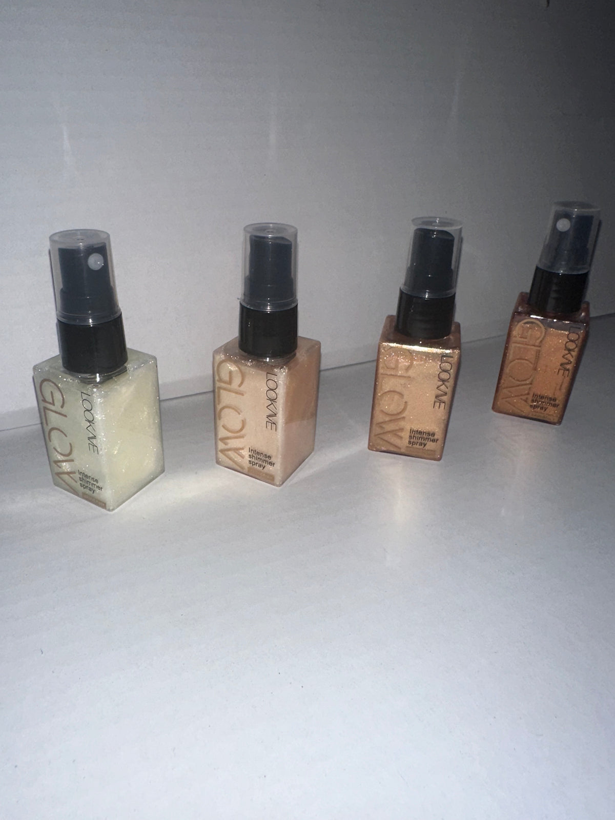 Shimmering highlighter sprays