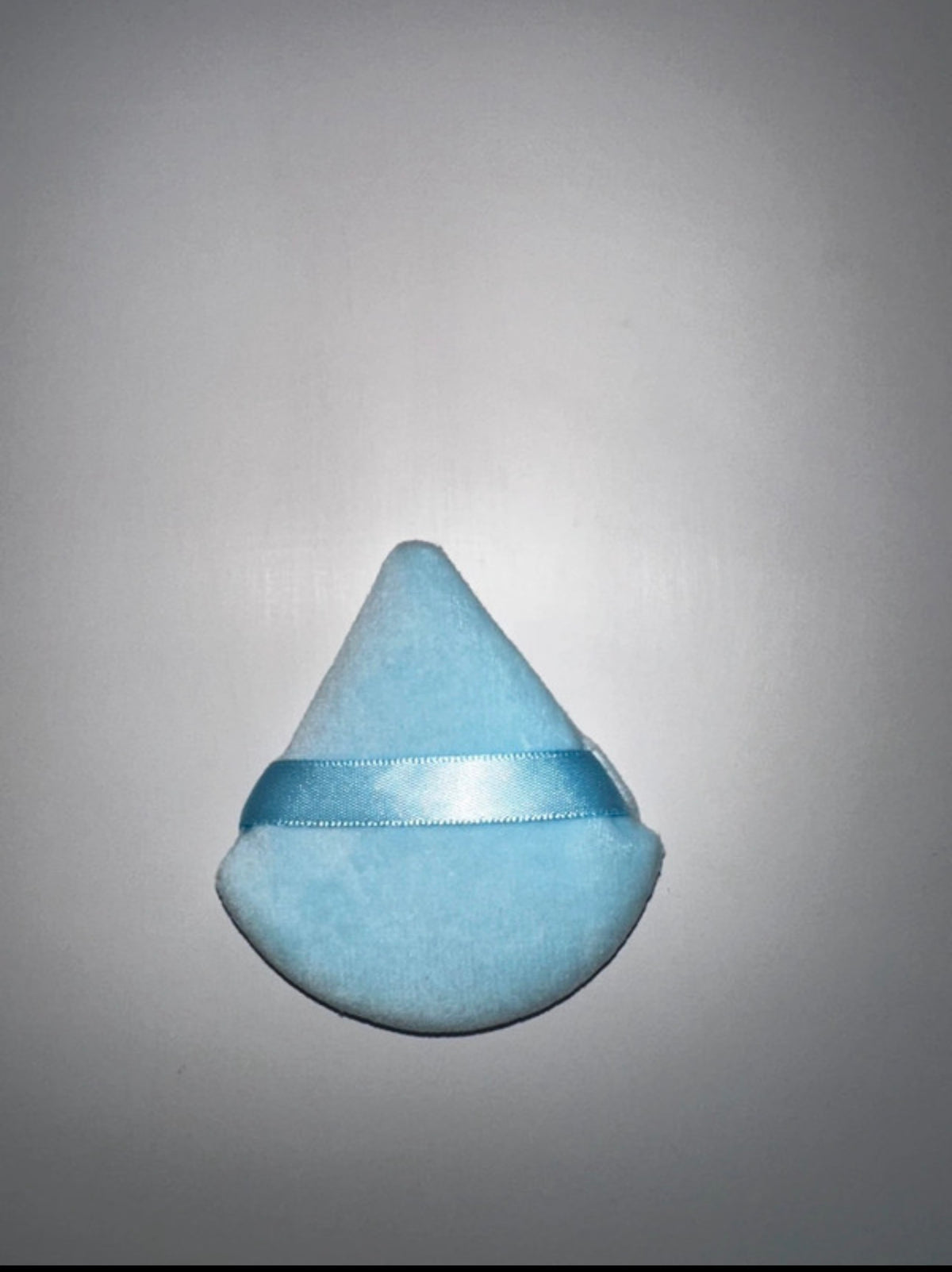 Triangular powder puffs