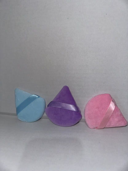 Triangular powder puffs