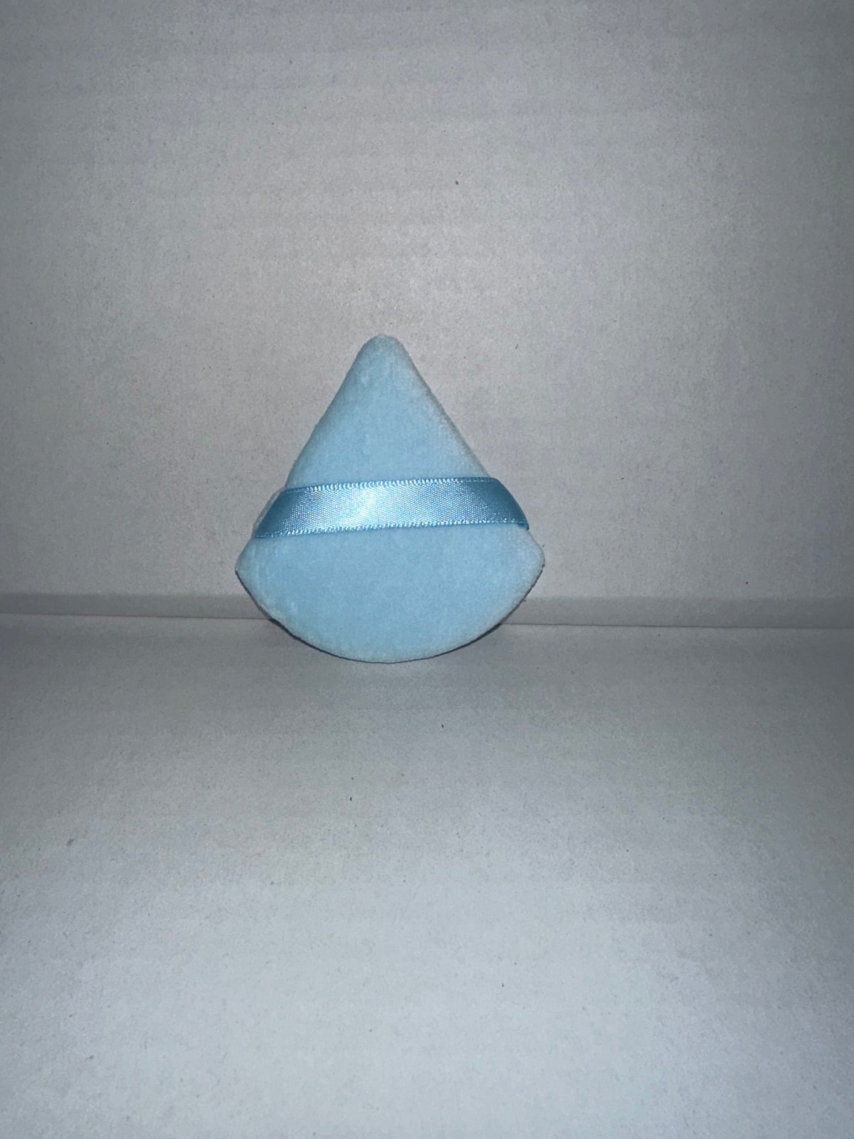 Triangular powder puffs