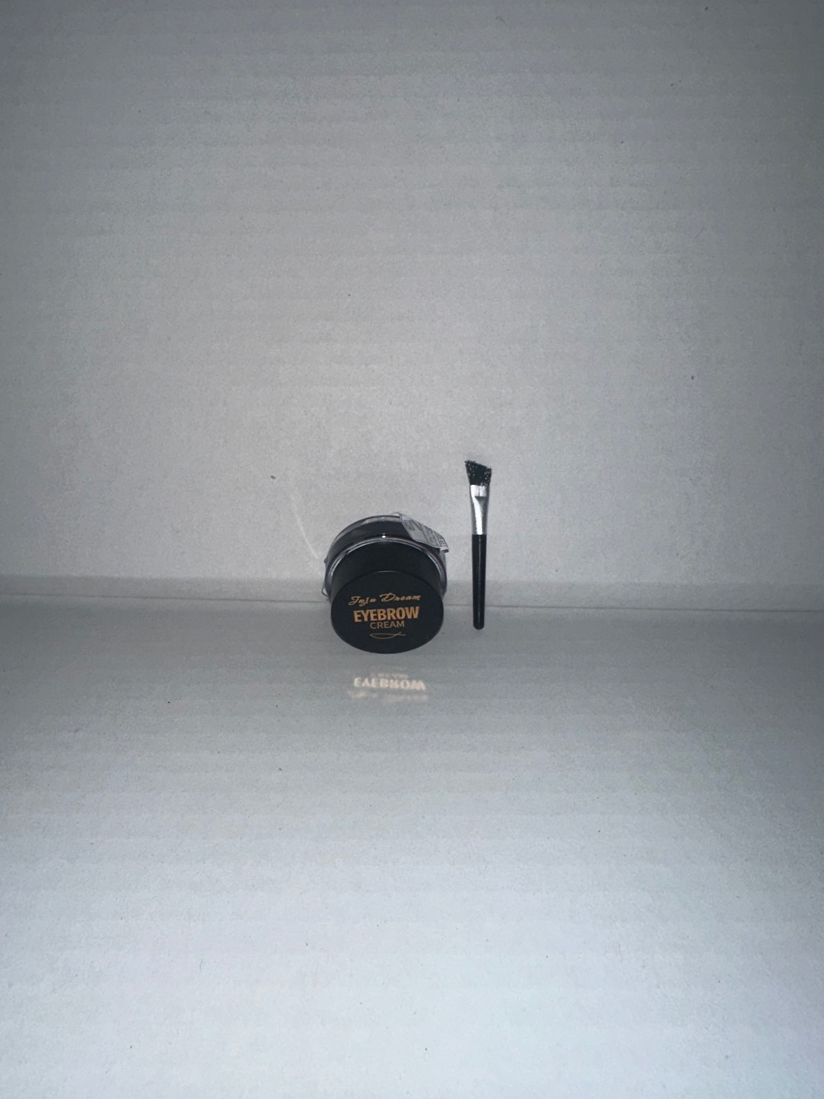 Waterproof matte eyebrow gel for sharpening and tinting your brows