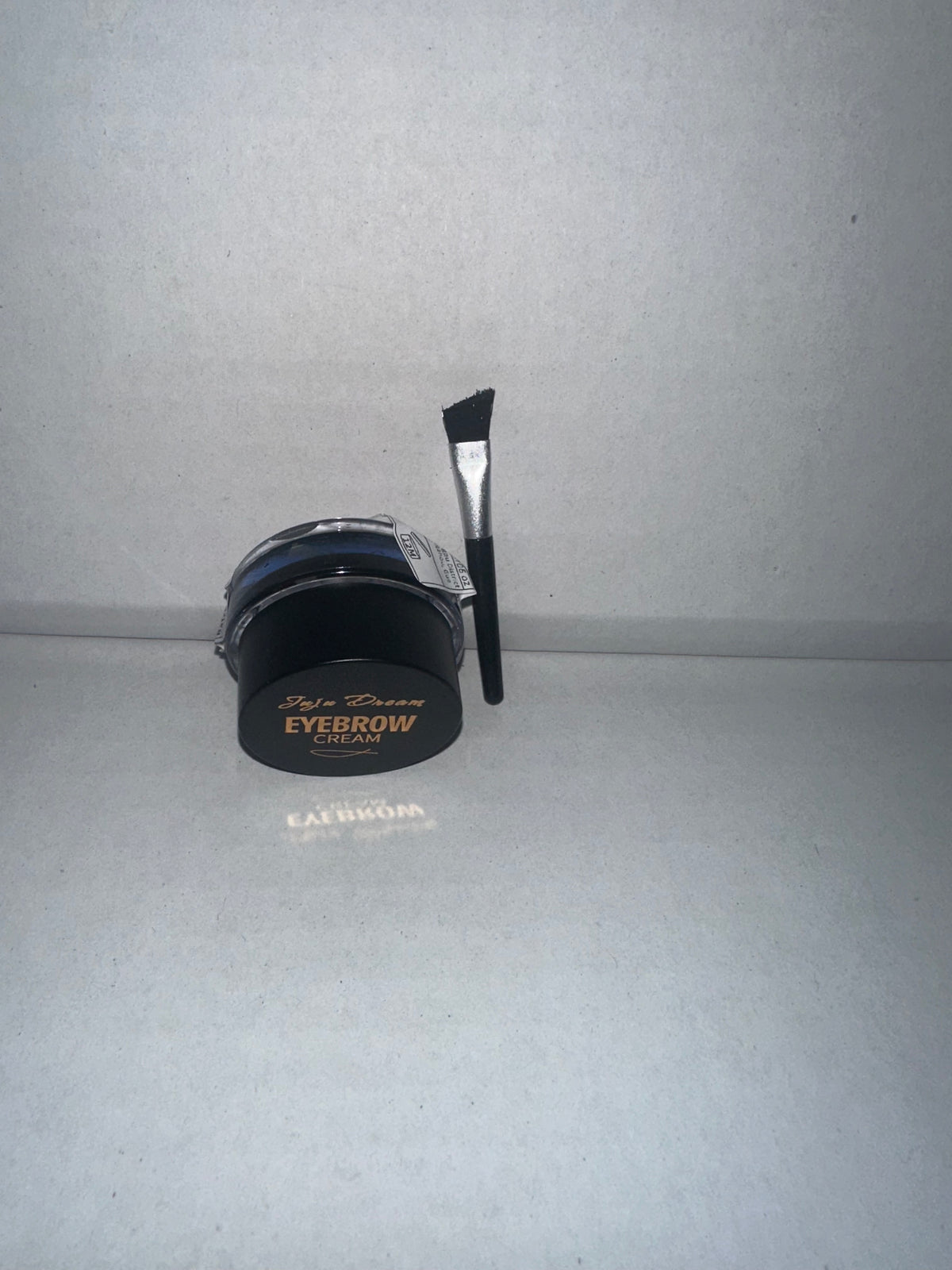 Waterproof matte eyebrow gel for sharpening and tinting your brows