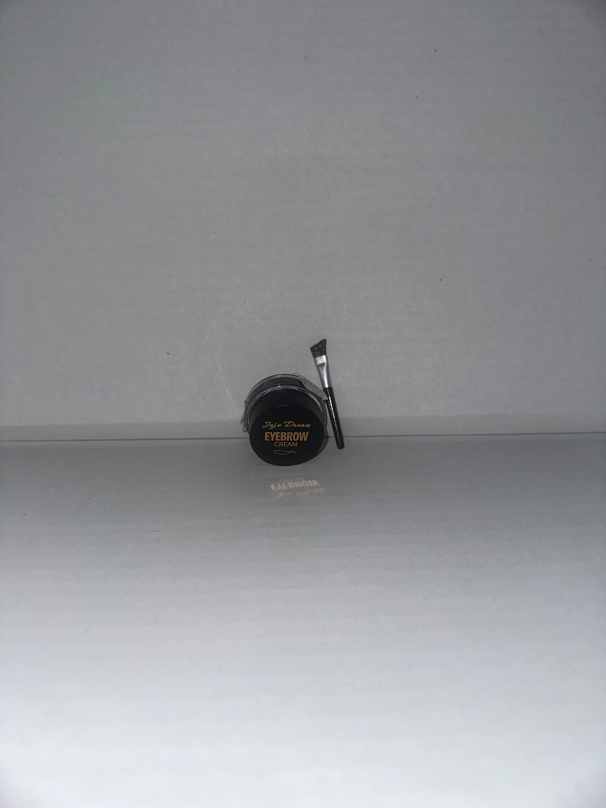 Waterproof matte eyebrow gel for sharpening and tinting your brows