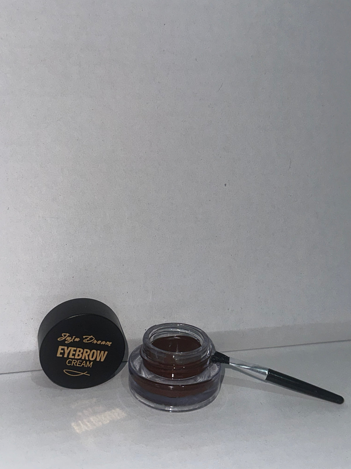 Waterproof matte eyebrow gel for sharpening and tinting your brows