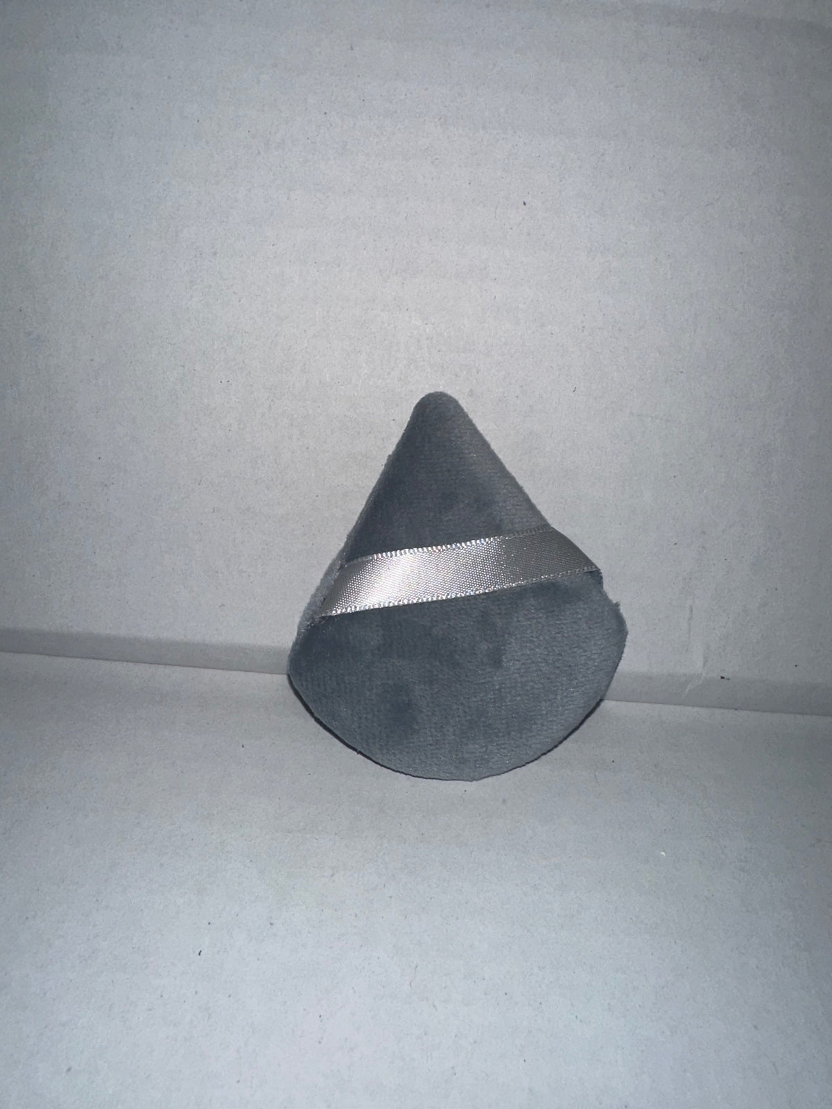 Triangular powder puffs