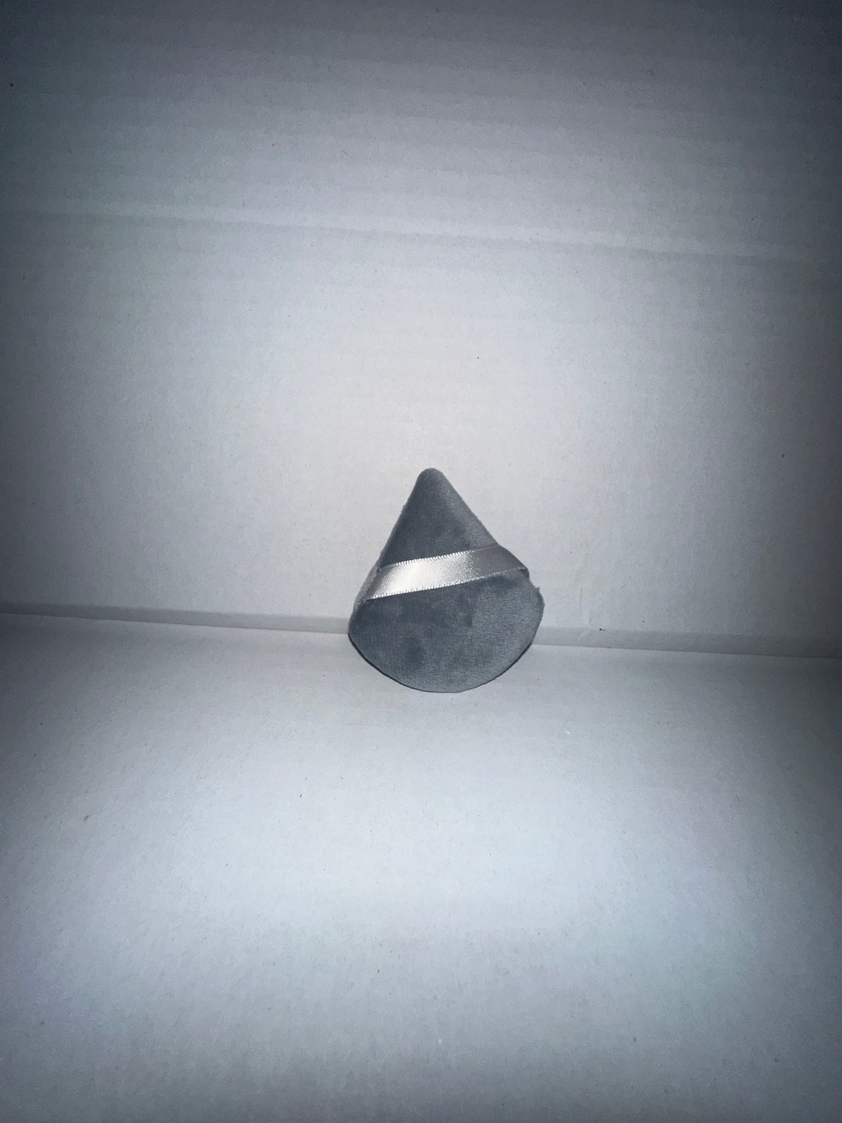 Triangular powder puffs