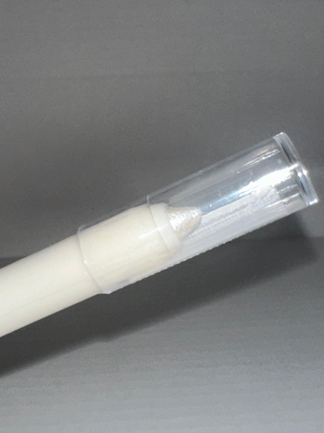 Waterproof glitter eyeshadow pen