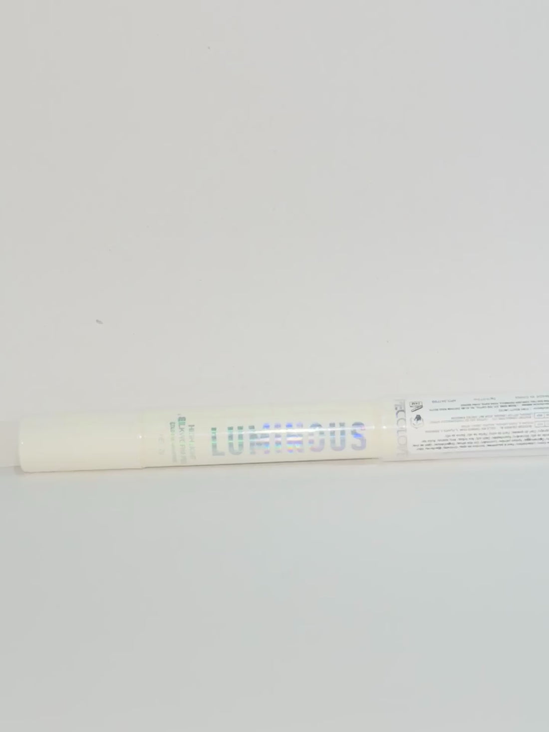 Waterproof glitter eyeshadow pen