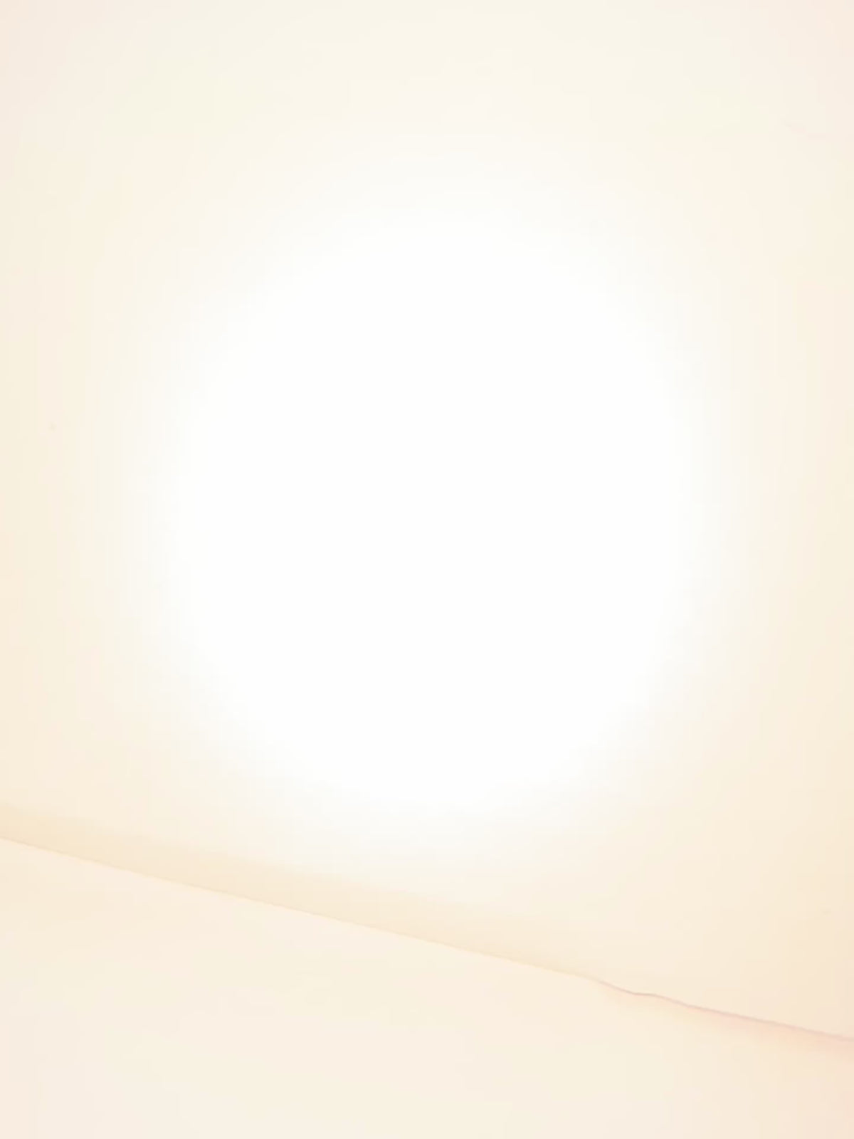 Shimmering highlighter sprays